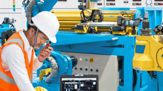 manufacturing-worker-computer