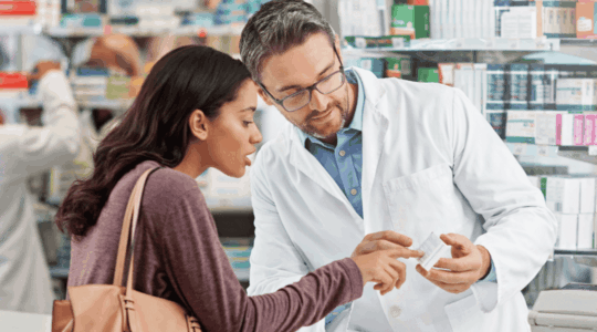 Pharmacist-recommending-over-the-counter-remedy-for-woman
