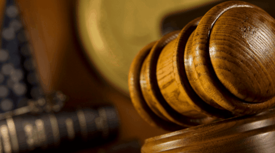 wooden-gavel-in-courtroom