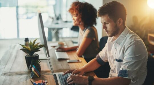 employees-using-computers